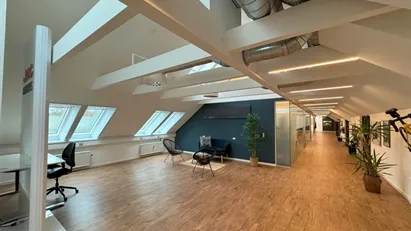 Lækre 323 m² med nye ovenlys vinduer på 2. sal