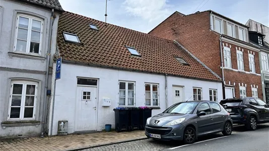 Boligudlejningsejendomme til salg i Haderslev - billede 1