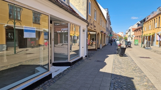 60 m2 butik, showroom i Frederikssund til leje