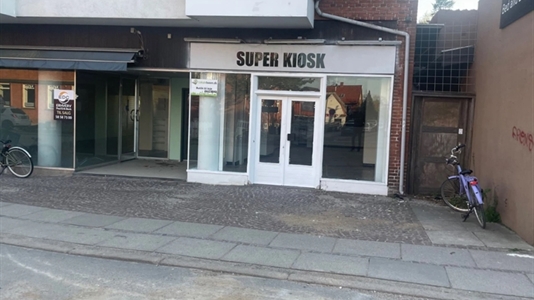 84 m2 butik, showroom, restauration eget brug i Søborg til leje