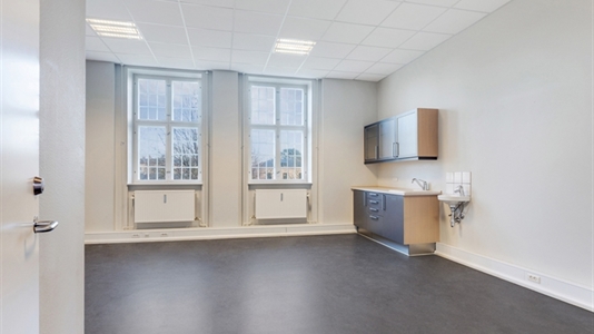 680 m2 kontor, klinik i Middelfart til leje