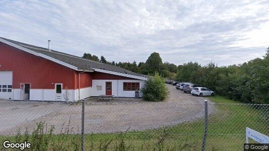 218 m2 kontor, showroom, klinik i Lynge til leje